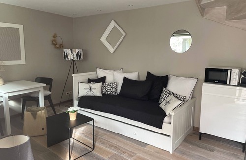 Fleury-en-Biere House | LE Passage Secret