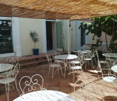 Bollene Bed & Breakfast | Le patio de Fabio