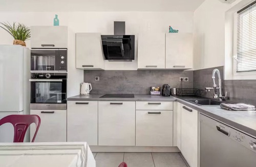 Bagnols-sur-Ceze Apartment | Le Patio de la Cèze