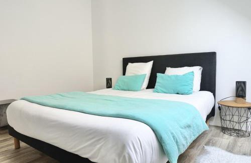 Miroir - Batignolles Apartment | Le Patio de Loiseau