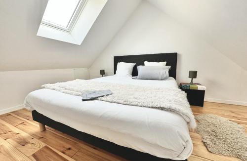 Miroir - Batignolles Apartment | Le Patio de Loiseau