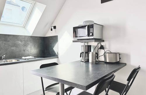 Miroir - Batignolles Apartment | Le Patio de Loiseau