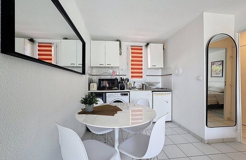 Perols Apartment | Le Patio de Santa Monica, 5 min from sea, 2 stars