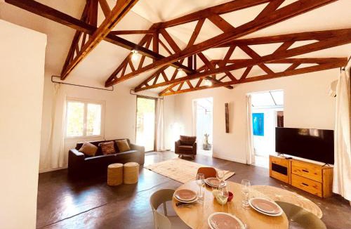 Costieres House | Le patio, jardin privatif, tennis