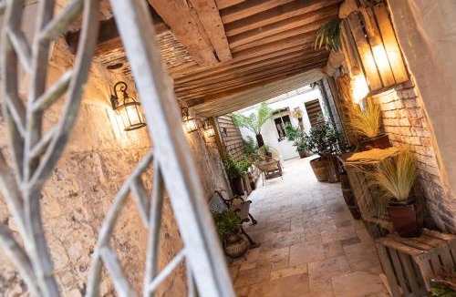 Enclos Apartment | LE PATIO/les suites romantiques du grenier à sel