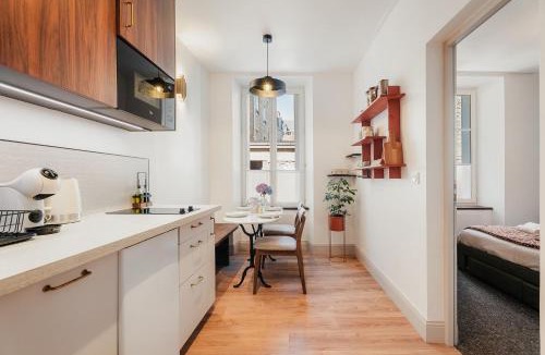 Dinan Apartment | Le patio - Une cours intérieur au coeur du vieux Dinan