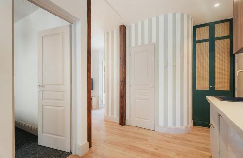 Dinan Apartment | Le patio - Une cours intérieur au coeur du vieux Dinan
