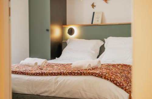 Dinan Apartment | Le patio - Une cours intérieur au coeur du vieux Dinan