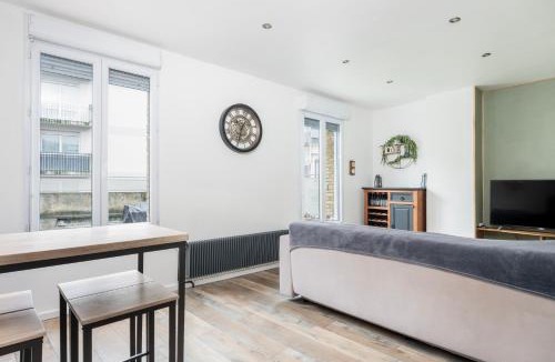 Anatole France Danton Apartment | Le Patio Urbain