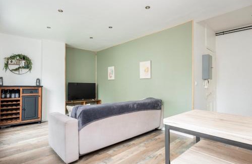 Anatole France Danton Apartment | Le Patio Urbain