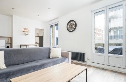 Anatole France Danton Apartment | Le Patio Urbain
