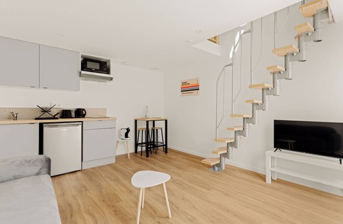 Decines-Charpieu Apartment | Le Patio Zen