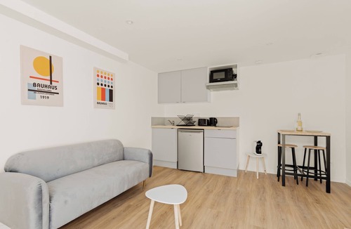 Decines-Charpieu Apartment | Le Patio Zen