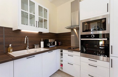 Nazelles-Negron House | Le Pavillon des Tourelles