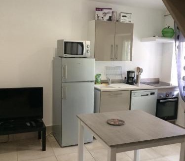 Jaujac House | le pavillon pierre naturelle