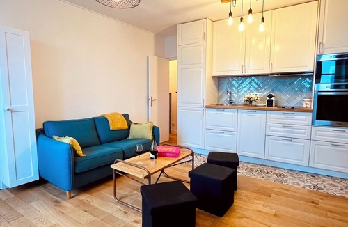 Montmartre Apartment | Le Penthouse Chevalier C