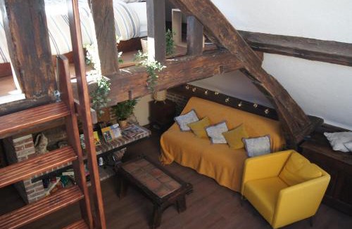Enclos Apartment | Le perchoir de St-Antoine - Centre historique d'Honfleur avec vue sur le port, jeux, prime, vinyles