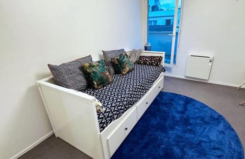 Saint-Denis Apartment | Le perchoir du stade by UTA HOUSE