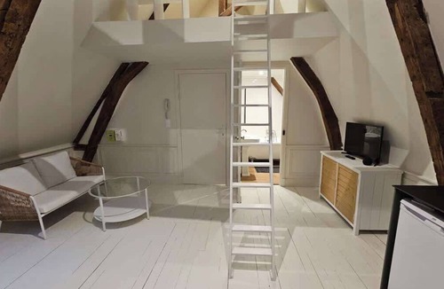 Arras Apartment | Le perchoir, studio avec mezzanine