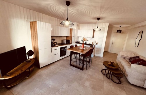 Aiguerelles Apartment | Le Perrault Élégance