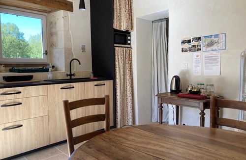 Montcuq Apartment | Le Petit Bousquet, studio in beautiful house with pool, sleeps 3