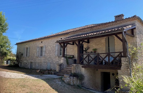 Montcuq Apartment | Le Petit Bousquet, studio in beautiful house with pool, sleeps 3