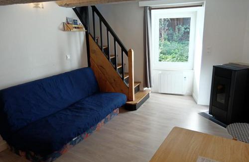 Villedieu-les-Poeles House | Le petit atelier, centre-ville, vue rivière