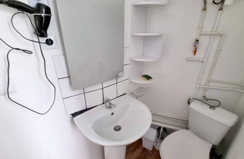 Avesnes-sur-Helpe Apartment | Le petit château Avesnois - South-facing studio for 2 people