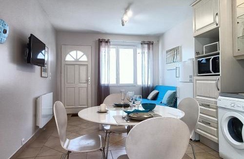 Cancale House | Le petit chalet bleu