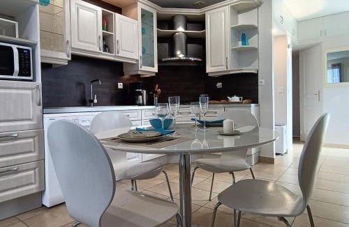 Cancale House | Le petit chalet bleu