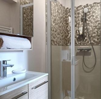 Cancale House | Le petit chalet bleu