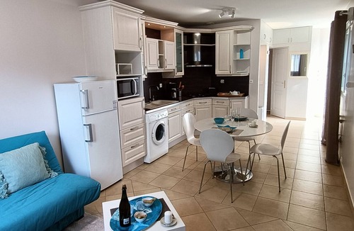 Cancale Apartment | Le Petit Chalet Bleu