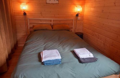 Saint-Dalmas Ski Chalet | Le petit chalet