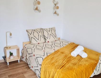 Flers Apartment | Le Petit Charmeur, parking, Wifi, gare