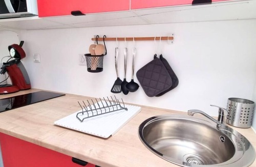 Avesnes-sur-Helpe Apartment | Le petit château Avesnois - Studio with terrace on garden level