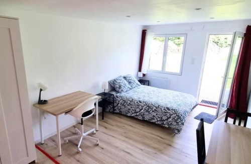 Avesnes-sur-Helpe Apartment | Le petit château Avesnois - Studio with terrace on garden level