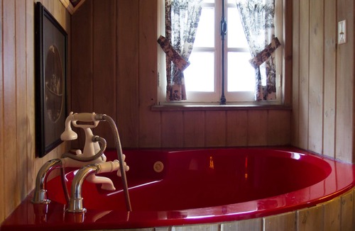Saint-Sauveur Bed & Breakfast | Le Petit Clocher Gîte Touristique B&B