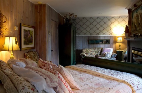 Saint-Sauveur Bed & Breakfast | Le Petit Clocher Gîte Touristique B&B