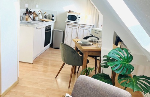 Vaucelles Apartment | Le Petit Cosy - King Size Bed, Quiet & Parking