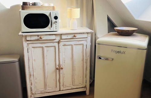 Vaucelles Apartment | Le Petit Cosy - King Size Bed, Quiet & Parking