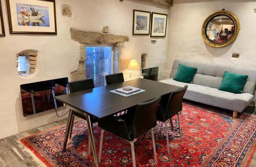 Brigueil-le-Chantre Apartment | Le Petit Donjon at Chateau Mareuil