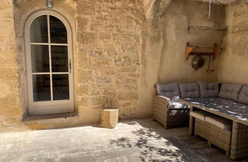 Lauris House | Le Petit Egregore, patio et climatisation