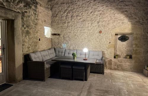 Lauris House | Le Petit Egregore, patio et climatisation