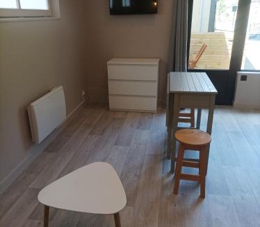 La Riviere-Saint-Sauveur Apartment | Le petit chez-vous