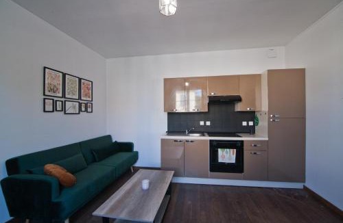 Saint-Andre-les-Vergers Apartment | Le Petit St André - Appt pour 4