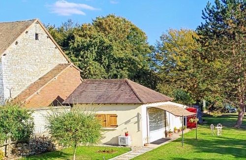 Saint-Pierre-de-Bailleul House | Le Petit Accent
