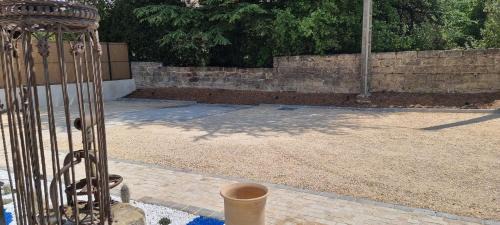 Saint-Quentin-la-Poterie Bed & Breakfast | Le Petit Eden