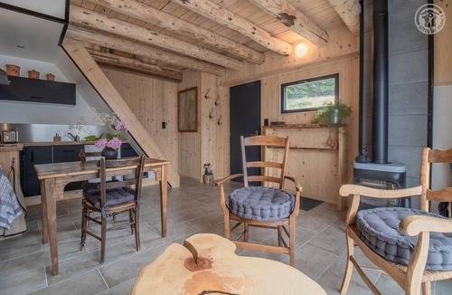 Corbel House | Le Petit Gîte En Bois Des Charmi