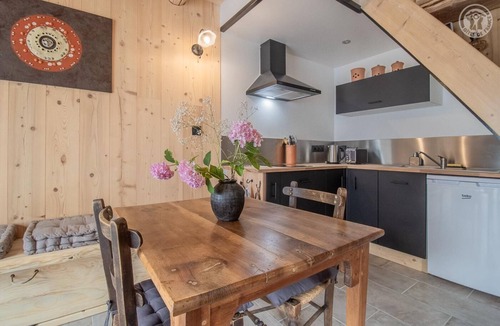 Corbel House | Le Petit Gîte En Bois Des Charmi