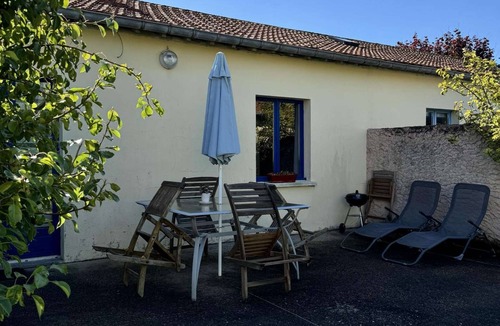 Asnelles Apartment | Le petit, gîte 100m from the beach